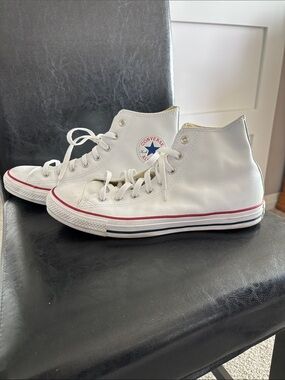 Converse all star white Leather Chuck Taylor men’s shoes. MINT. US10